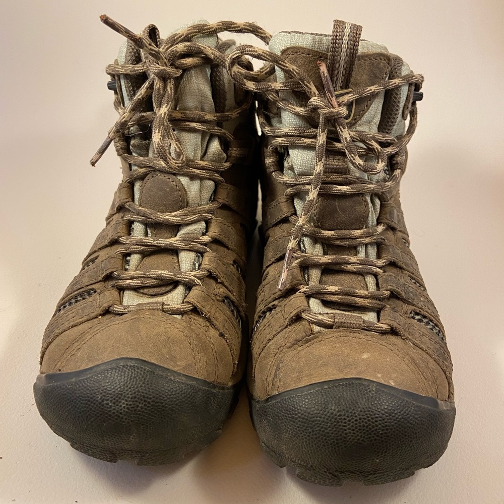 Keen Women's Voyageur Leather Mid Hiking Boot Size 6